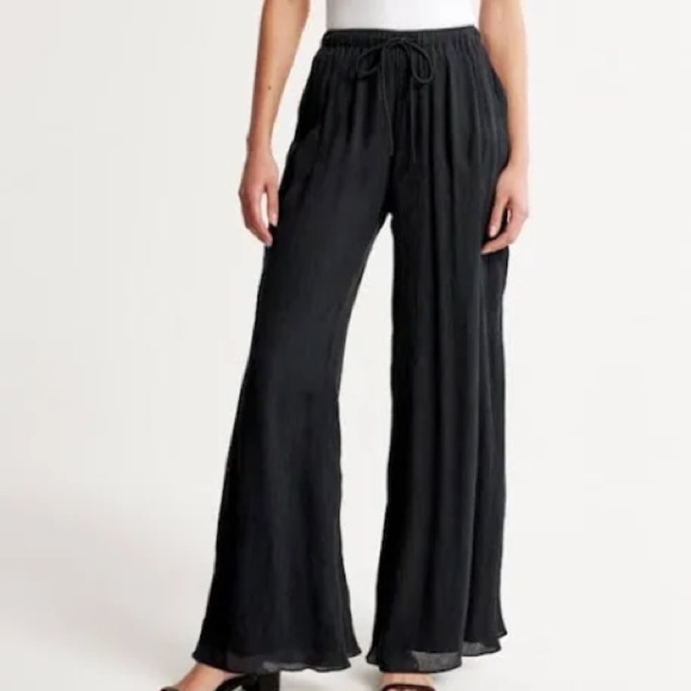 Abercrombie crinkled textured pants